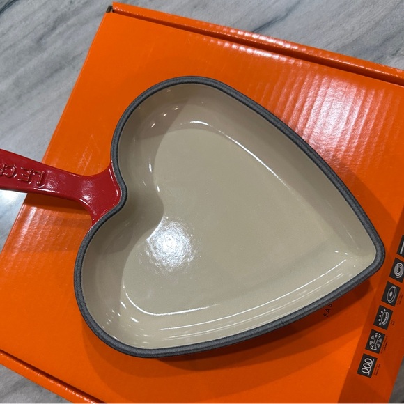 Le Creuset 6in Heart Skillet - Brand NEW - Picture 7 of 10
